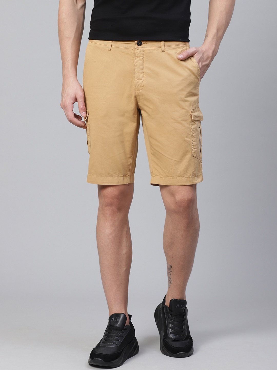 

Blackberrys Men Beige Solid Bs-10 Slim Fit Cargo Shorts
