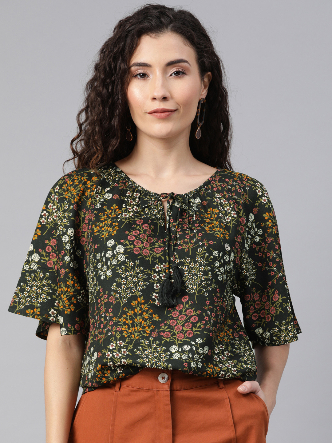 

Chemistry Women Black & Olive Green Floral Print Top