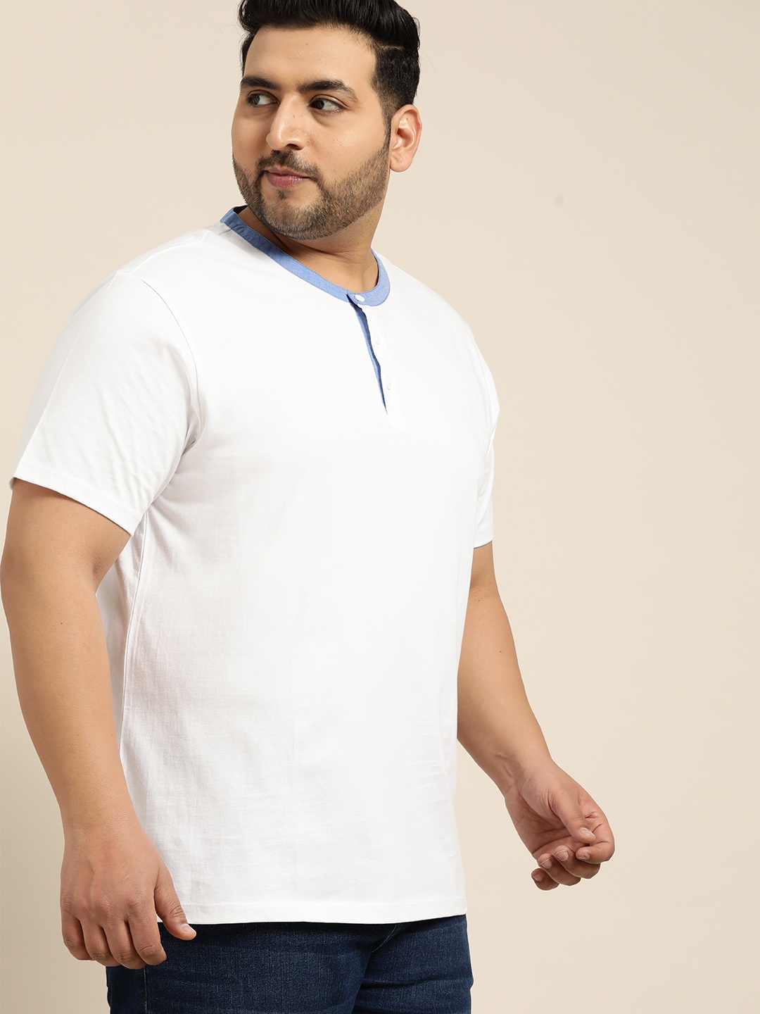 

Sztori Plus Size Men White Solid Henley Neck T-shirt