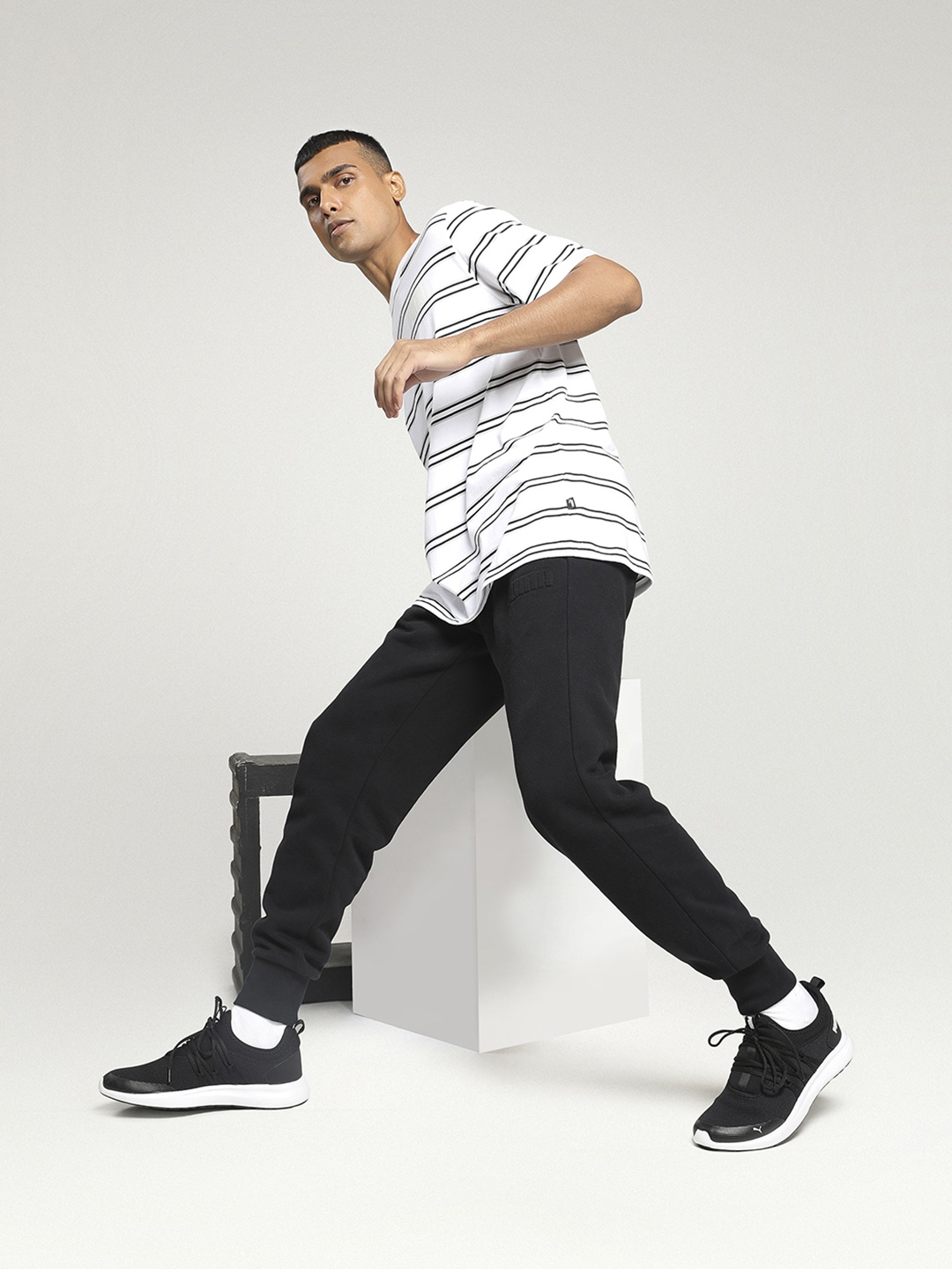 

Puma Men Black Skipper Sneakers