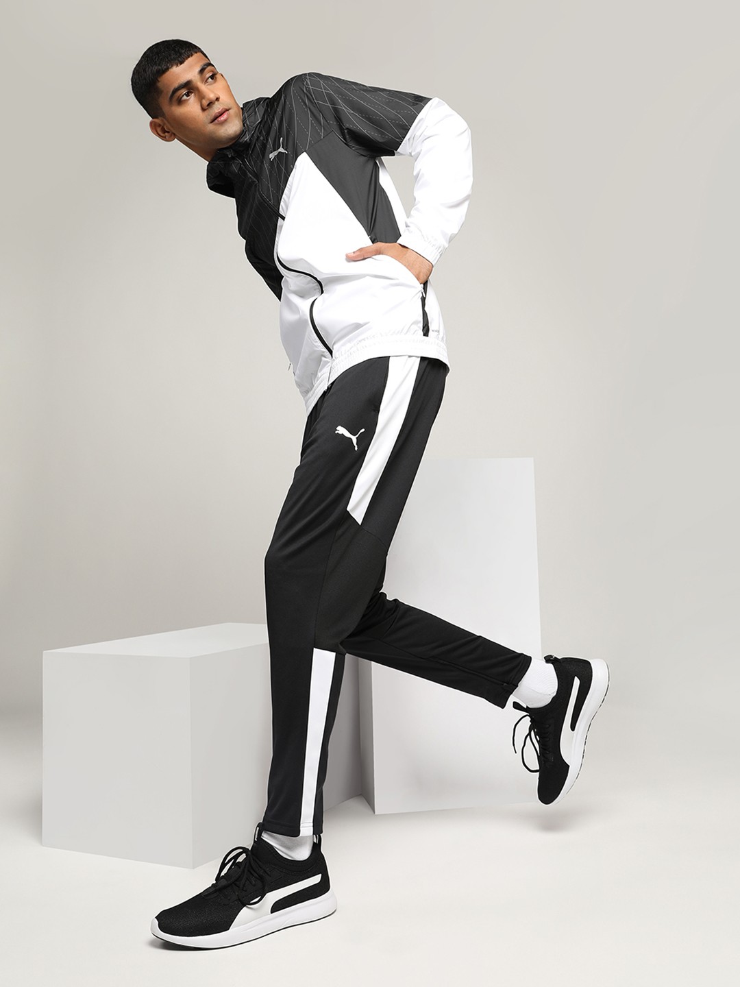 

Puma Men Black Clasp Sneakers