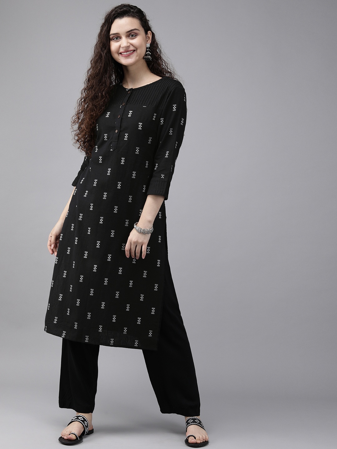 

Anouk Women Black & White Printed Straight Kurta