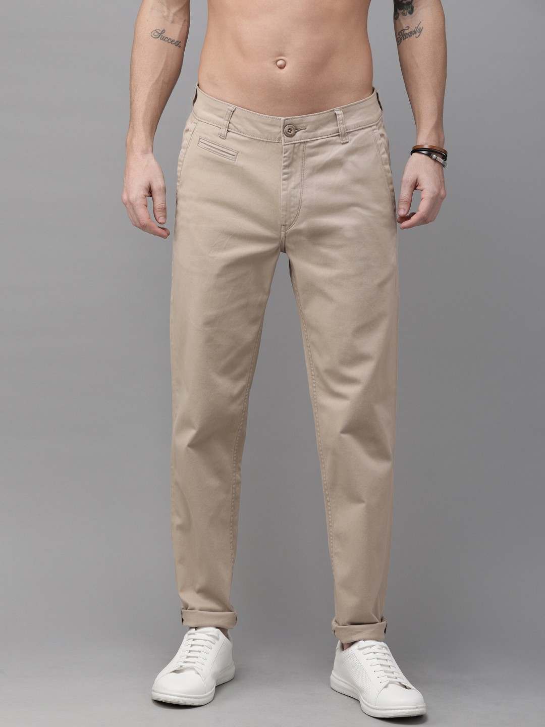 

Roadster Men Beige Regular Fit Solid Chinos