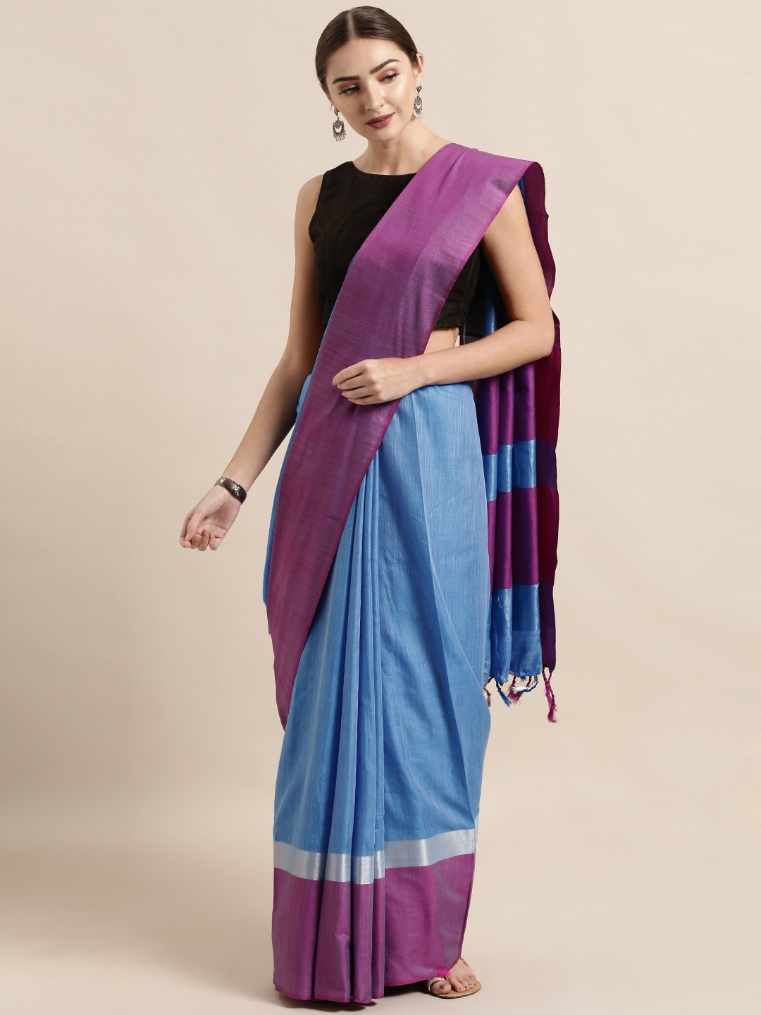 

VASTRANAND Blue Solid Linen Blend Saree