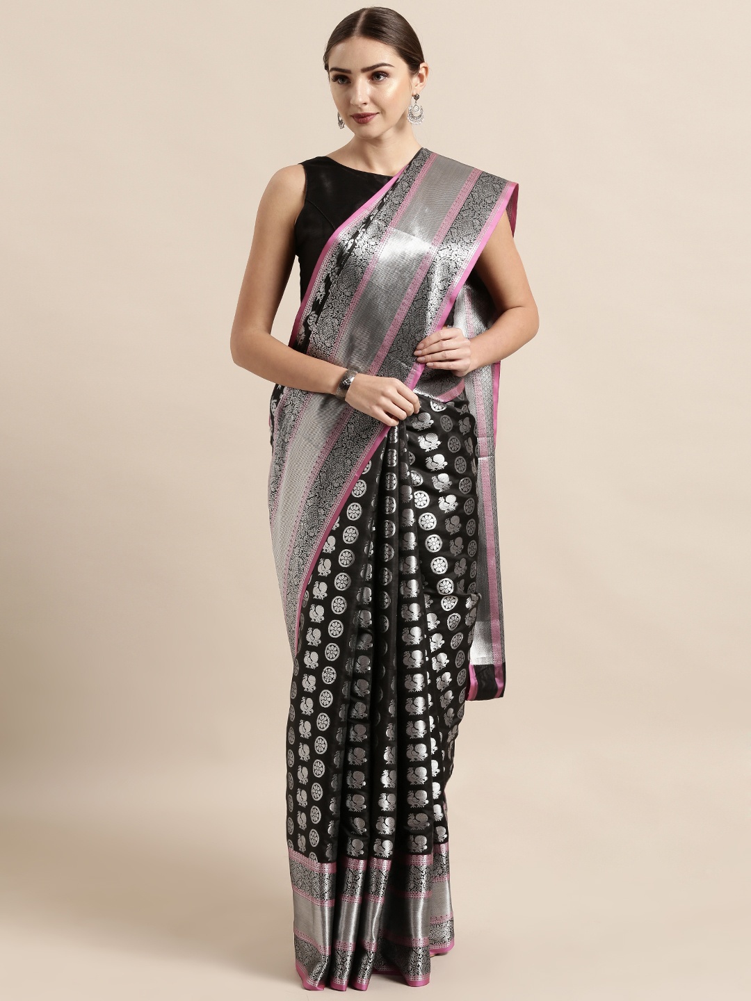 

VASTRANAND Black & Silver Silk Blend Woven Design Kanjeevaram Saree