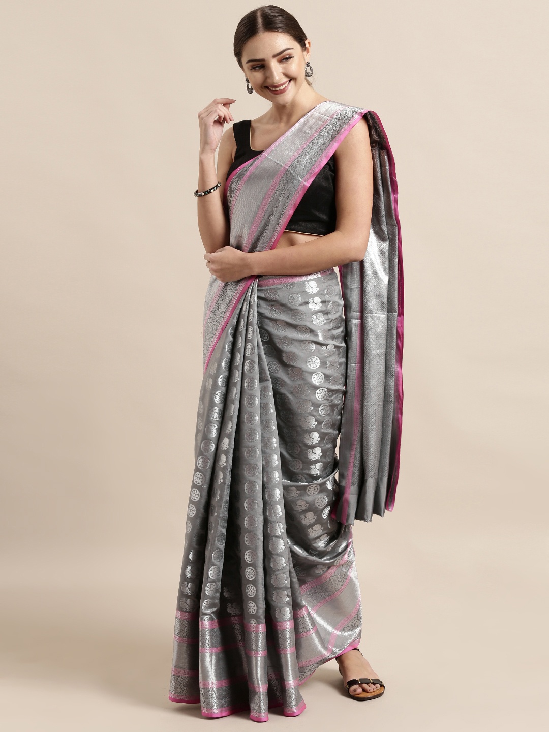 

VASTRANAND Grey & Silver-Coloured Silk Blend Woven Design Kanjeevaram Saree