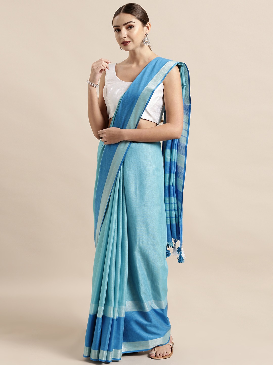 

VASTRANAND Blue Solid Linen Blend Saree