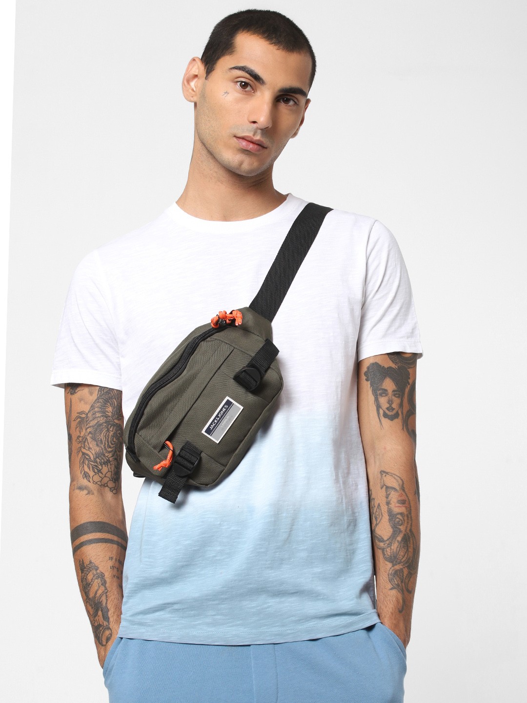 

Jack & Jones Men Blue & White Dyed Round Neck T-shirt