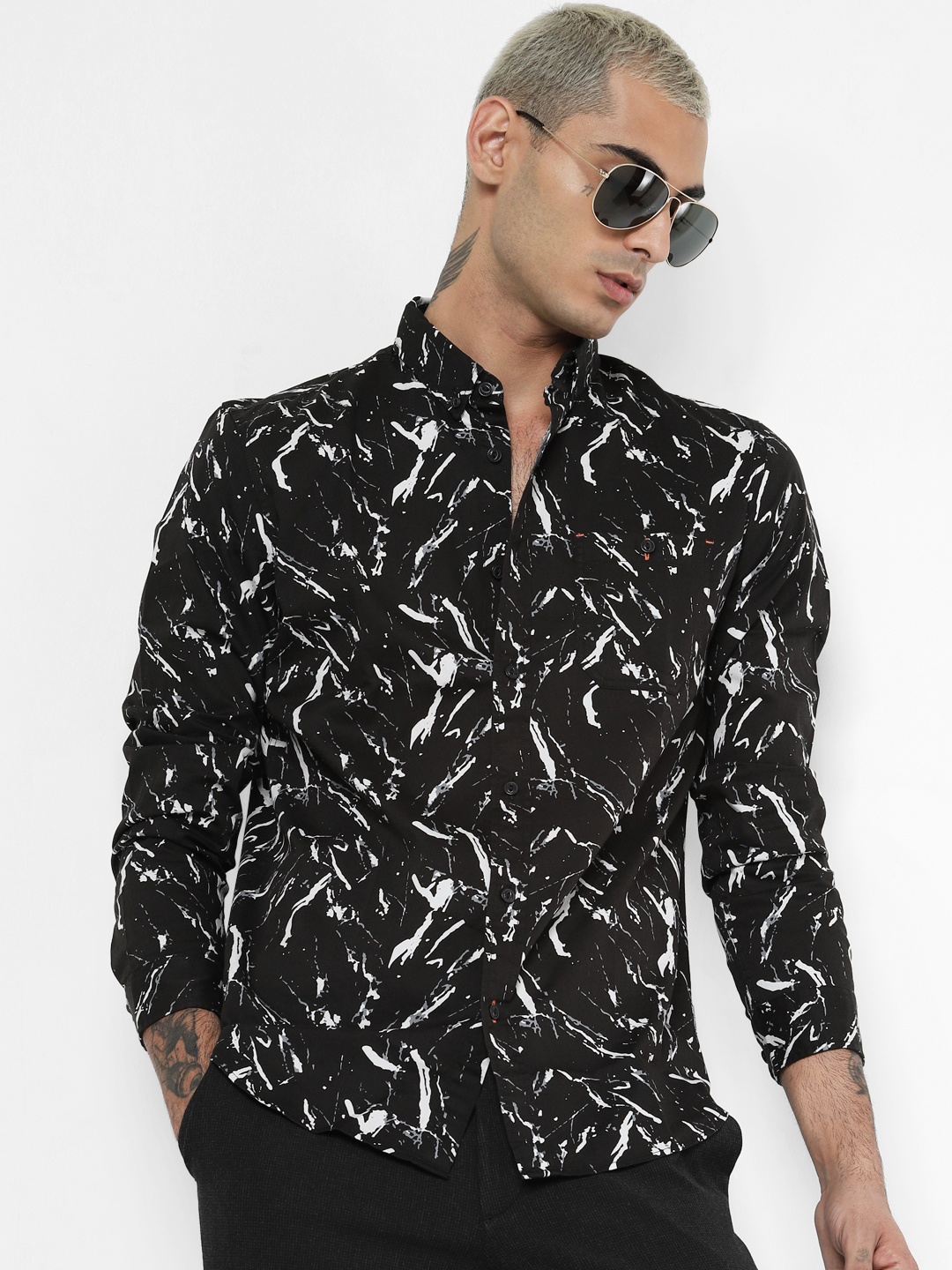 

Jack & Jones Men Black & White Regular Fit Printed Casual Shirt