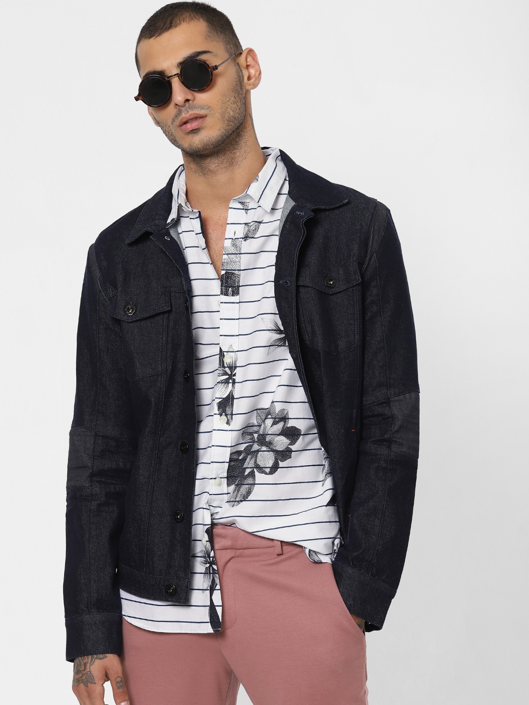 

Jack & Jones Men White & Black Regular Fit Floral Printed Casual Sustainable Shirt