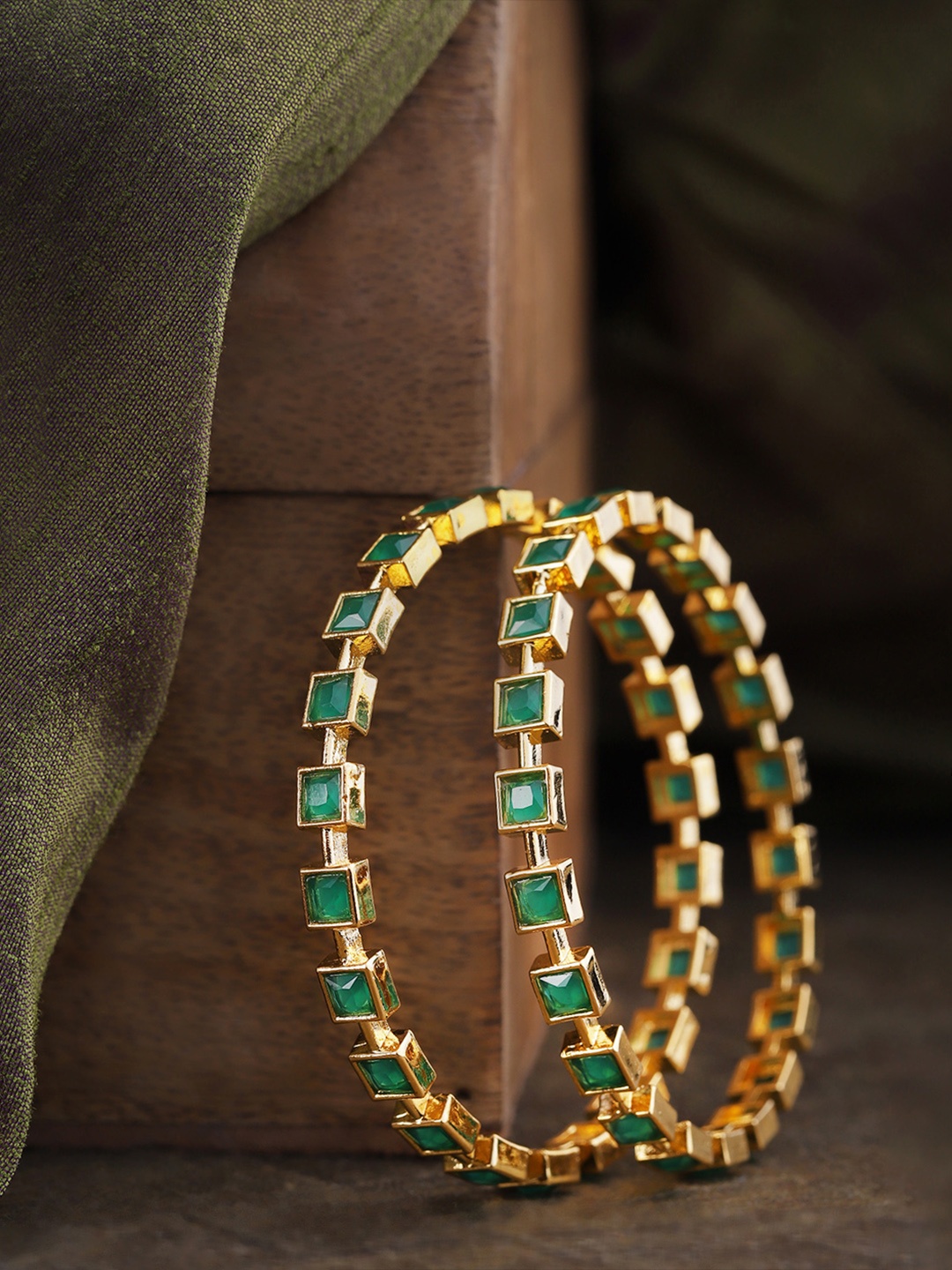 

Priyaasi Set of 2 Green Gold-Plated Stone-Studded Handcrafted Bangles