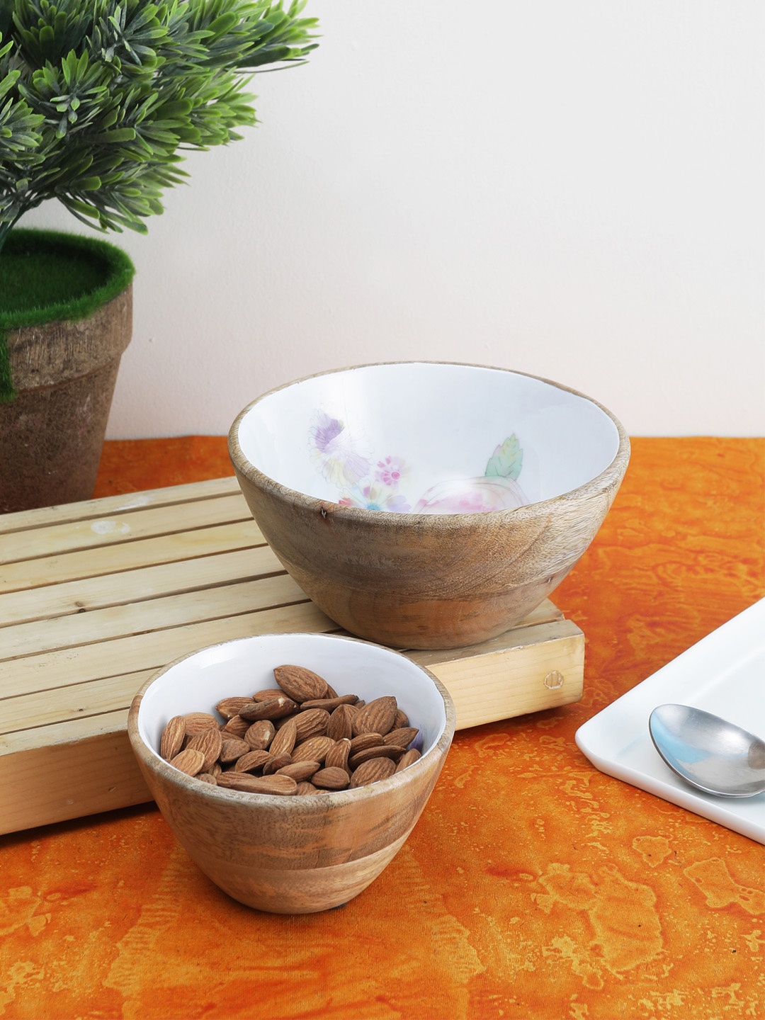 

VarEesha Brown & White Set of 2 Mango Wood Serving Bowls
