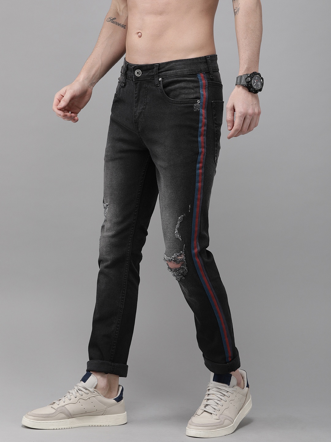 

Roadster Men Black Slim Fit Mid-Rise Mildly Distressed Stretchable Jeans