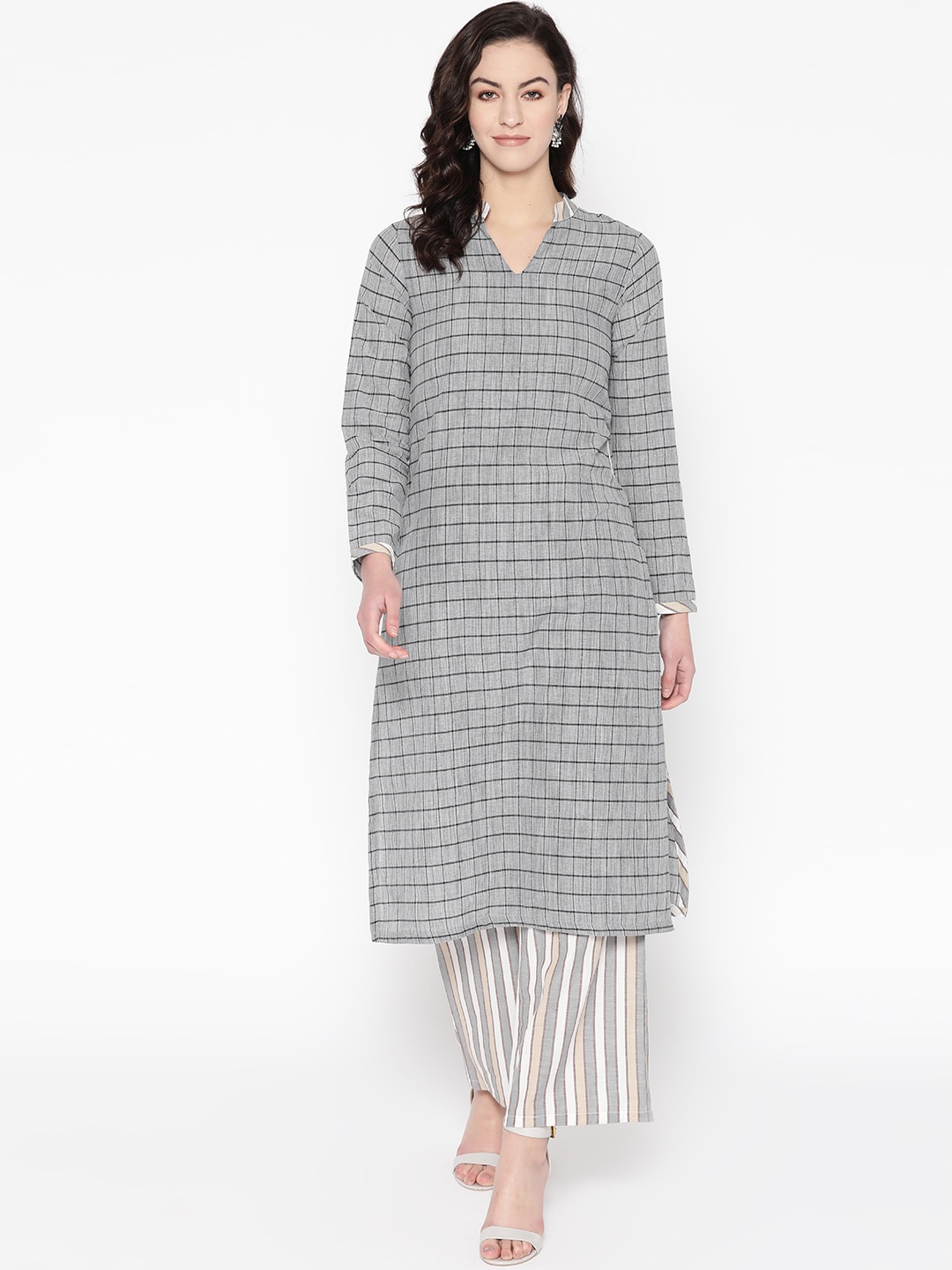 

Cottinfab Women Grey & White Printed Kurta with Palazzos