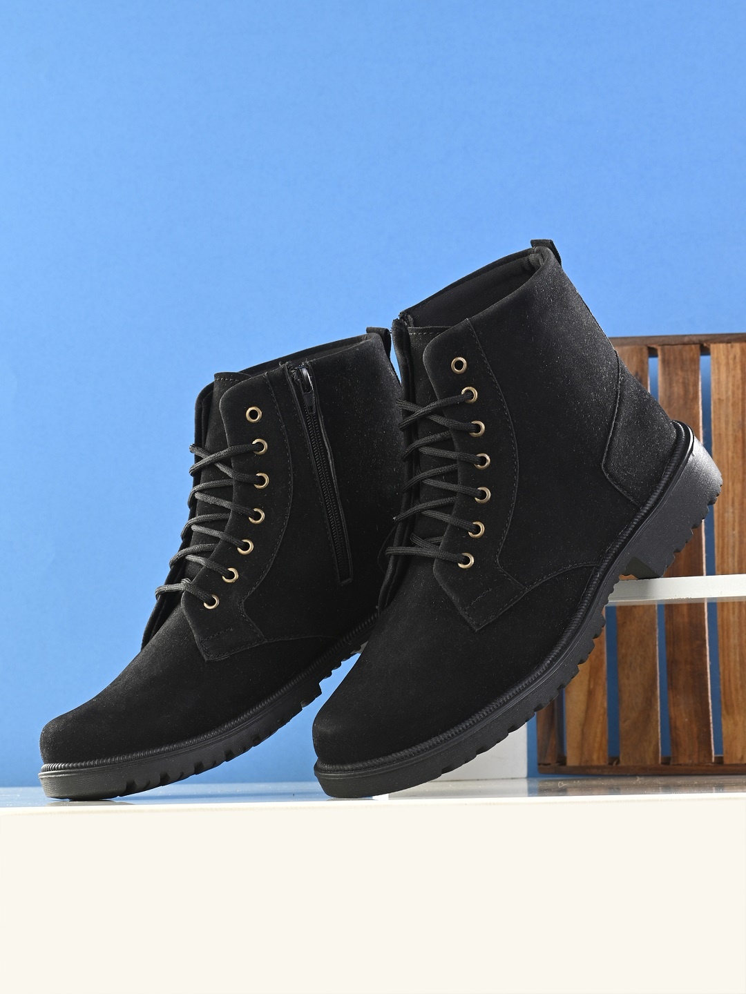 

Big Fox Men Black Solid Mid-Top Flat Boots