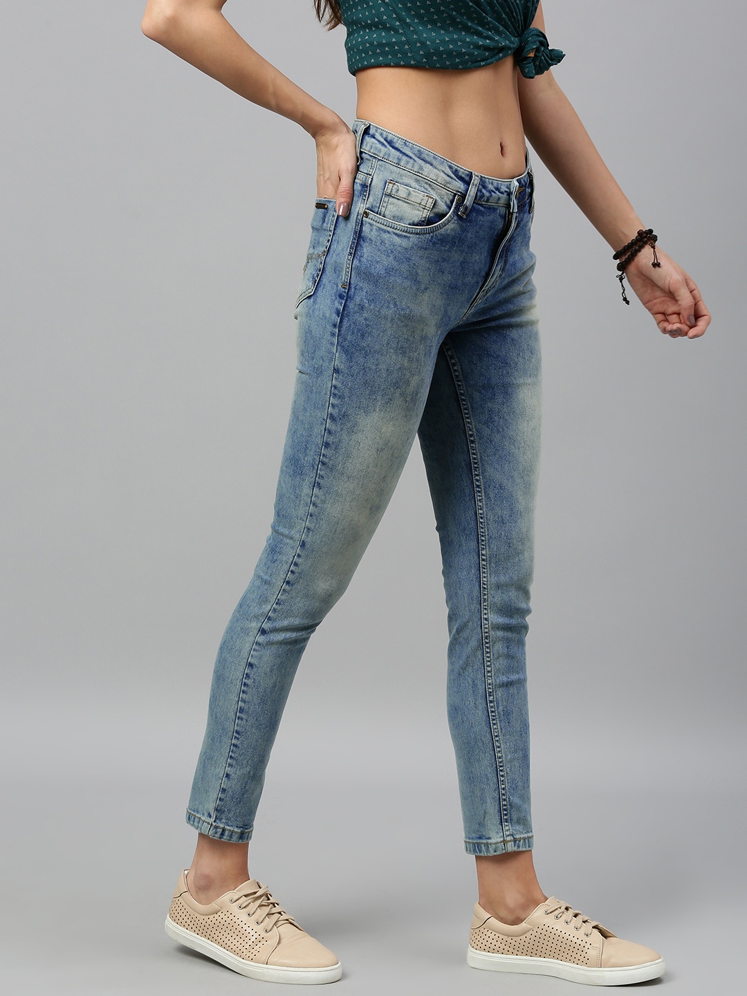 

Roadster Women Blue Skinny Fit Mid-Rise Clean Look Stretchable Cropped Jeans