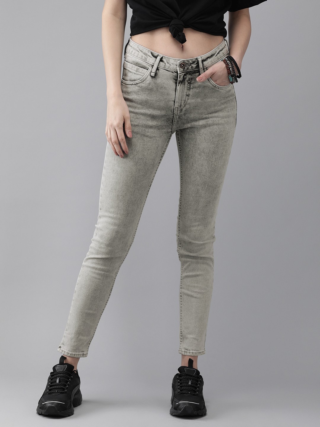 

Roadster Women Grey Skinny Fit Mid-Rise Clean Look Stretchable Cropped Jeans