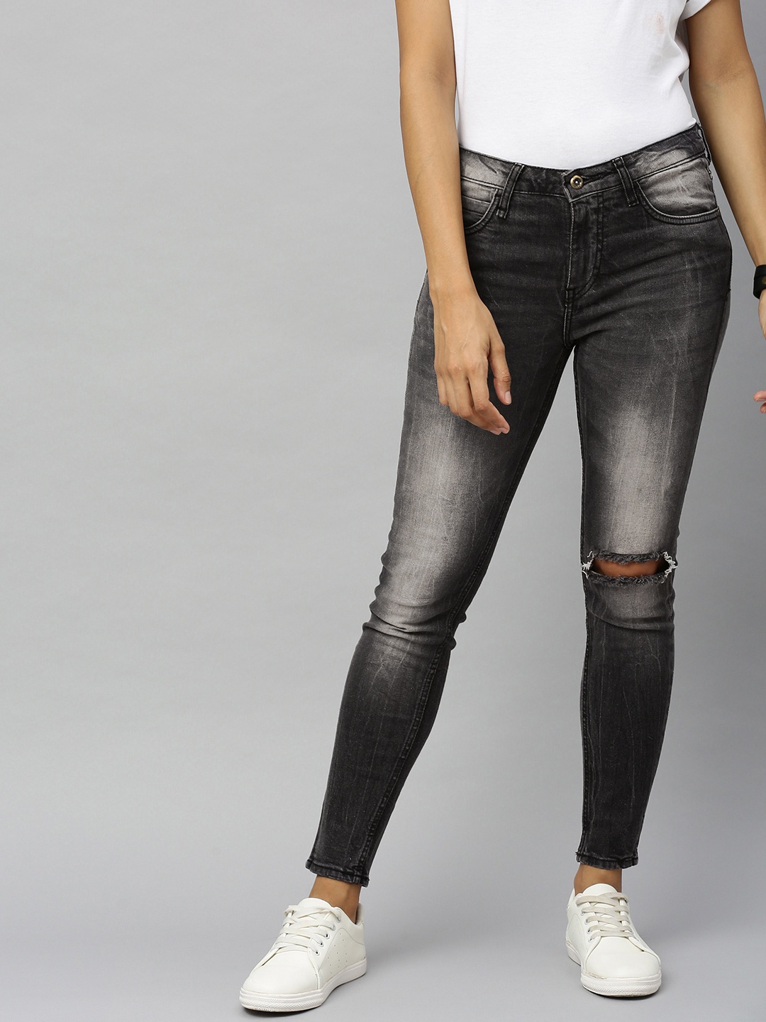 

Roadster Women Black Skinny Fit Mid-Rise Slash Knee Stretchable Jeans