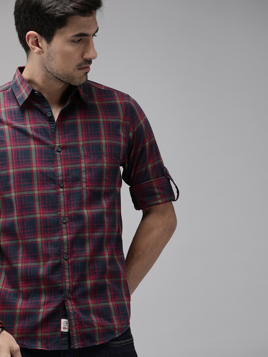 

Roadster Men Navy Blue & Red Regular Fit Checked Casual Shirt
