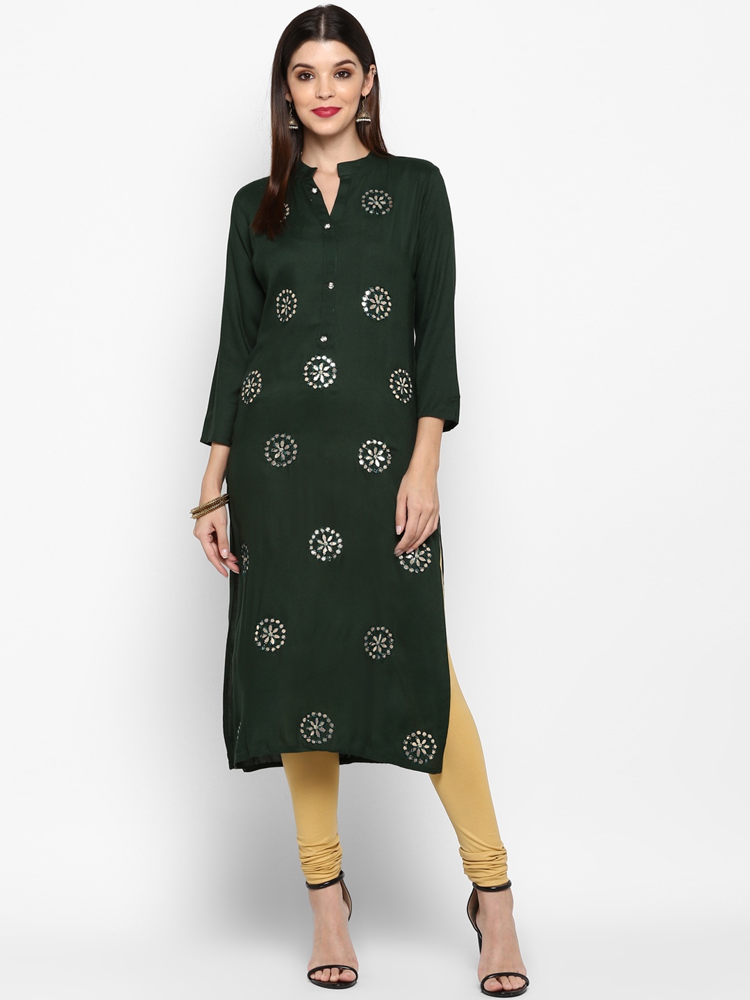 

Vbuyz Women Green Embroidered Straight Kurta
