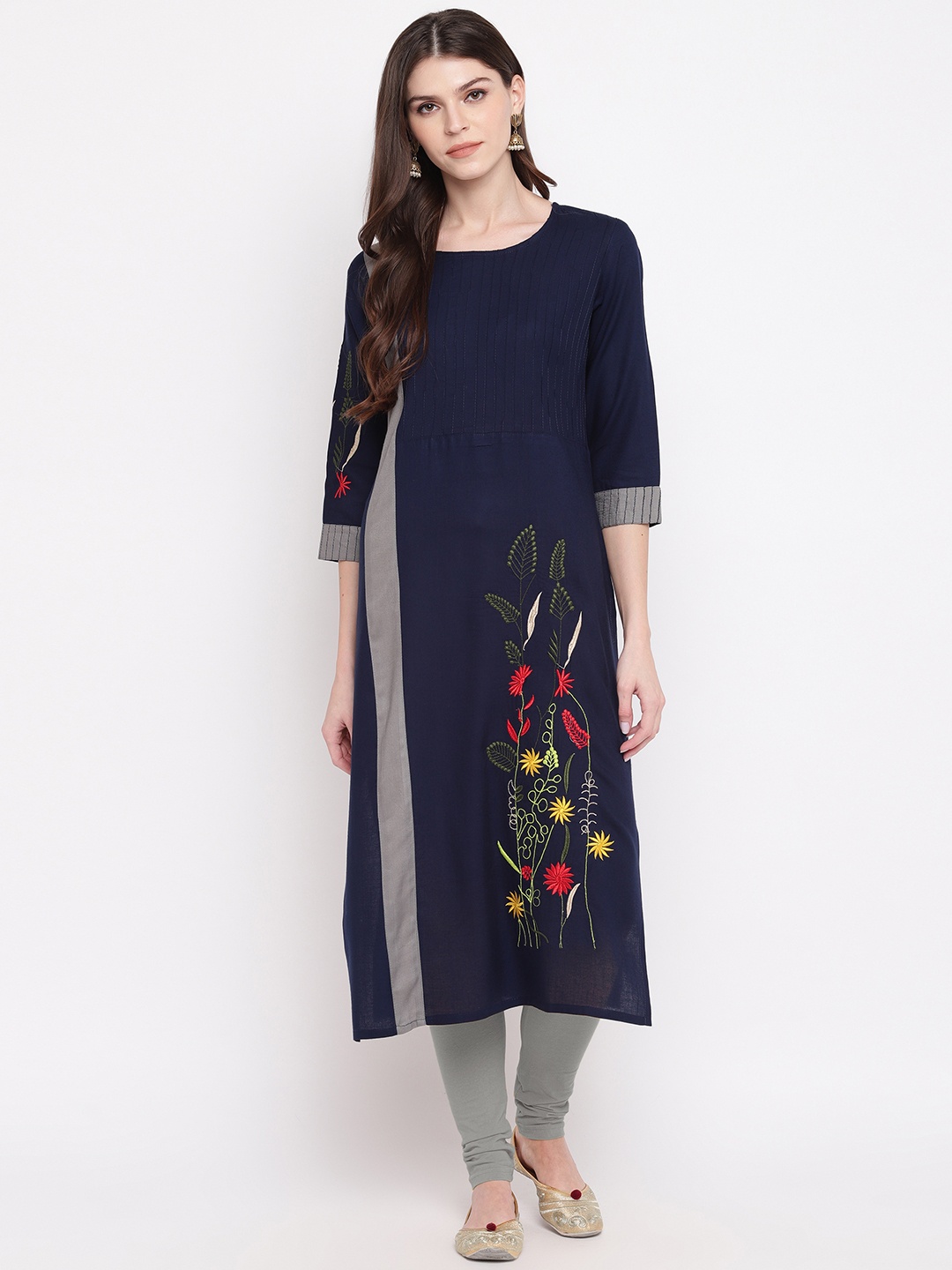 

Vbuyz Women Navy Blue Embroidered Straight Kurta