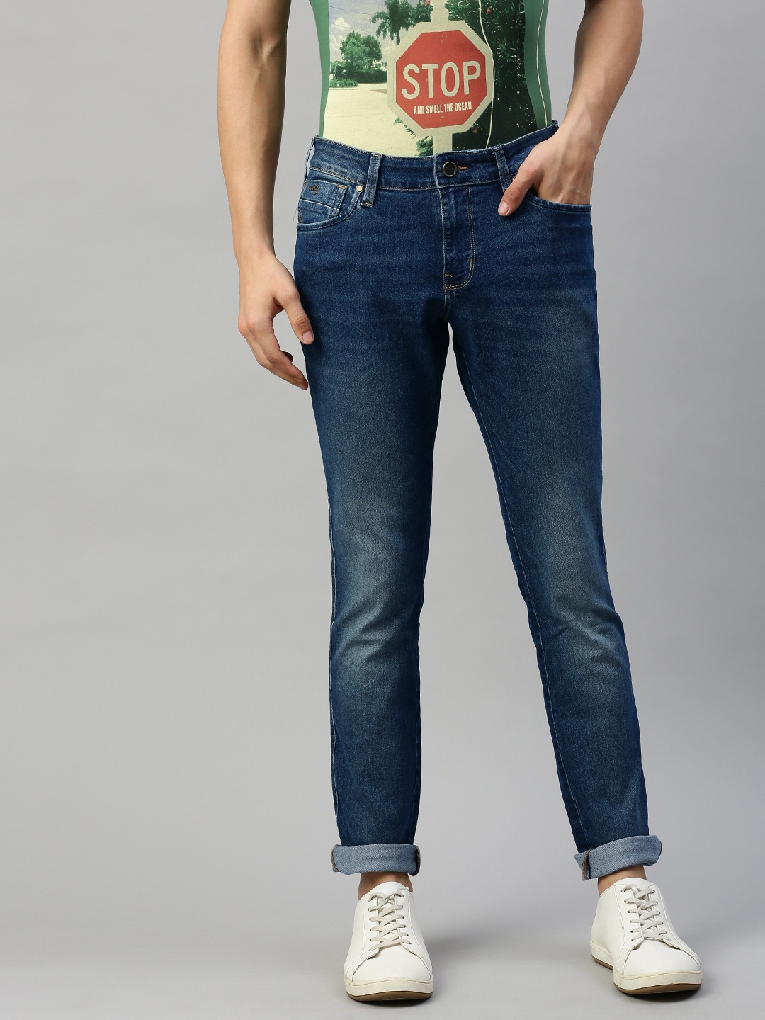 

Wrangler Men Blue Rockville Regular Fit Low-Rise Clean Look Stretchable Jeans