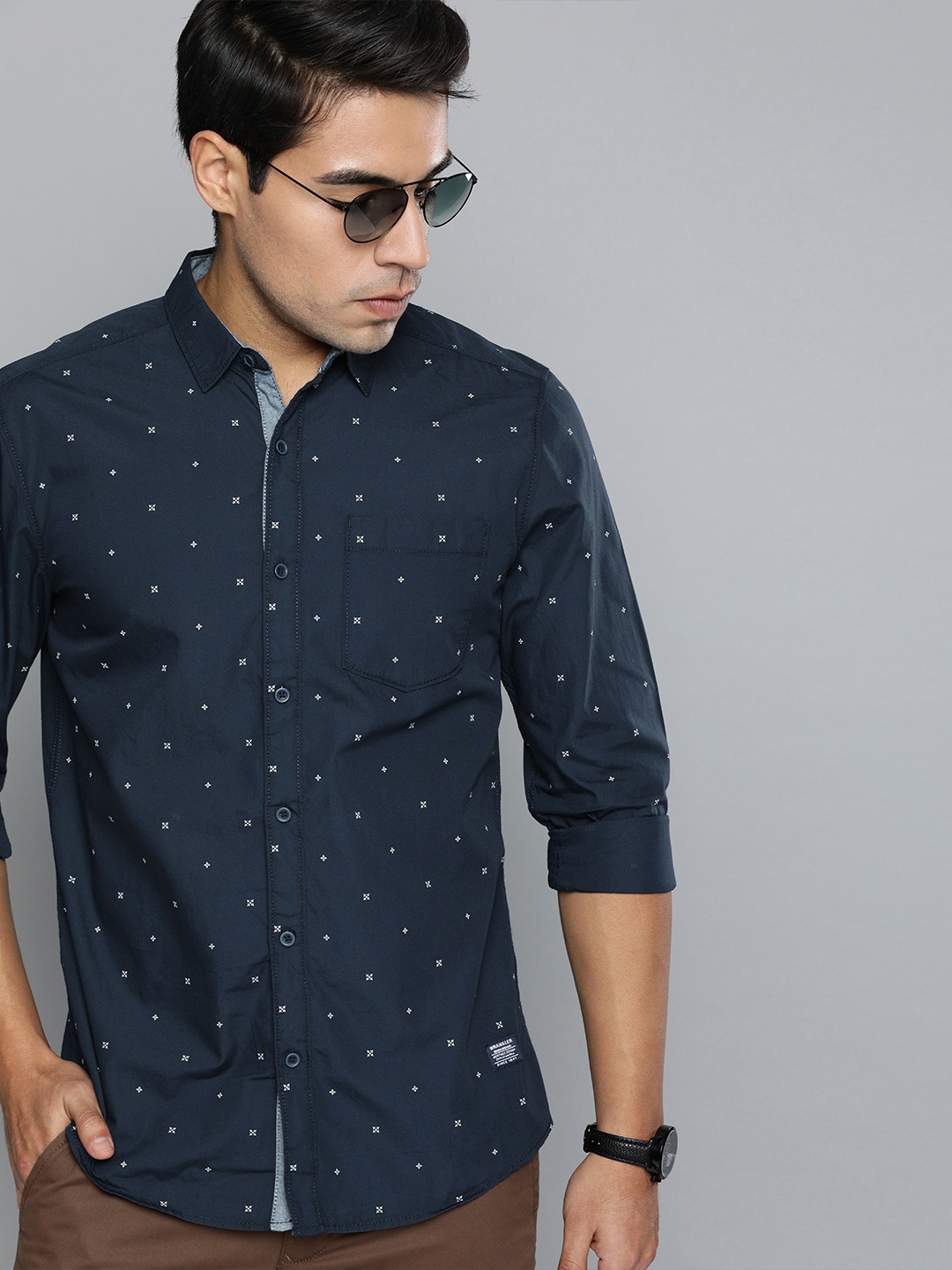 

Wrangler Men Navy Blue & White Regular Fit Printed Casual Shirt