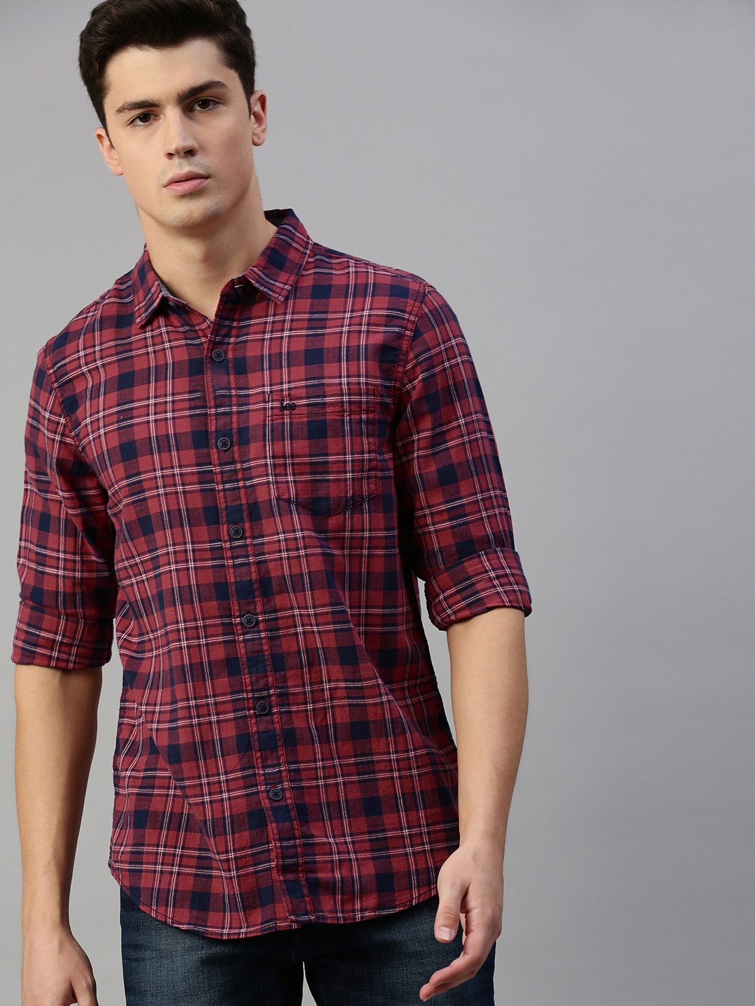

Lee Men Red & Navy Blue Slim Fit Checked Casual Shirt