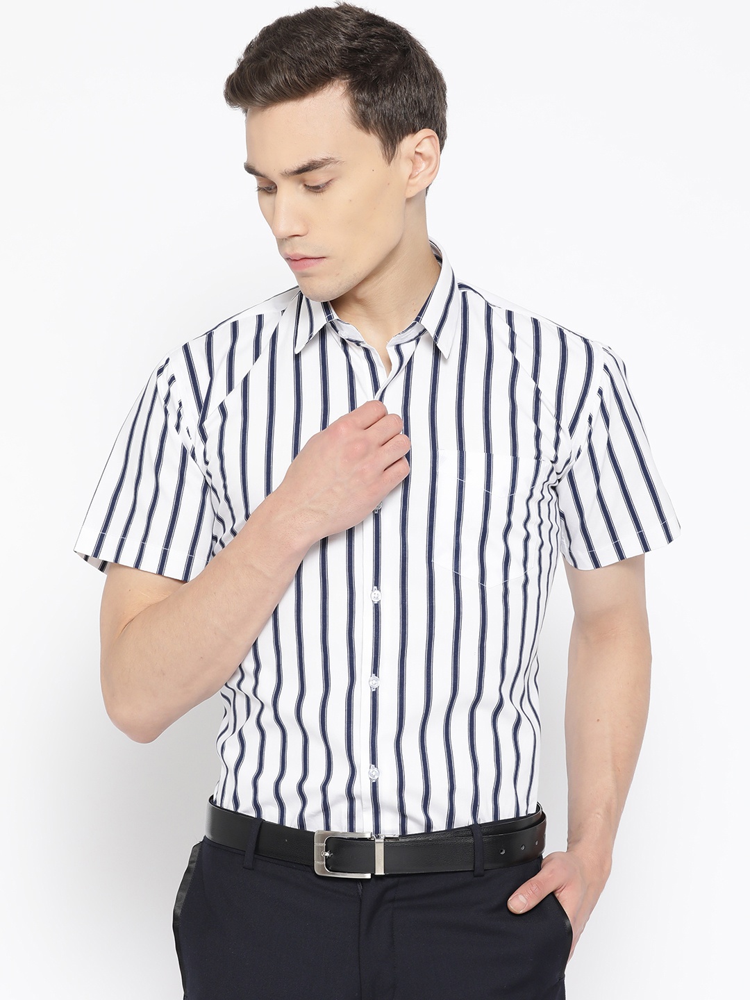 

Hancock Men White & Navy Blue Slim Fit Striped Formal Shirt