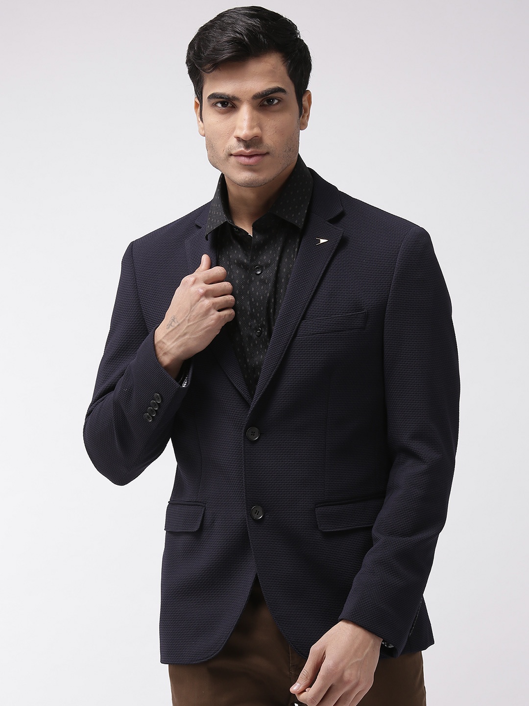 

Arrow Men Navy Blue Self-Checked Single-Breasted Zero Calorie Fit Smart Casual Blazer
