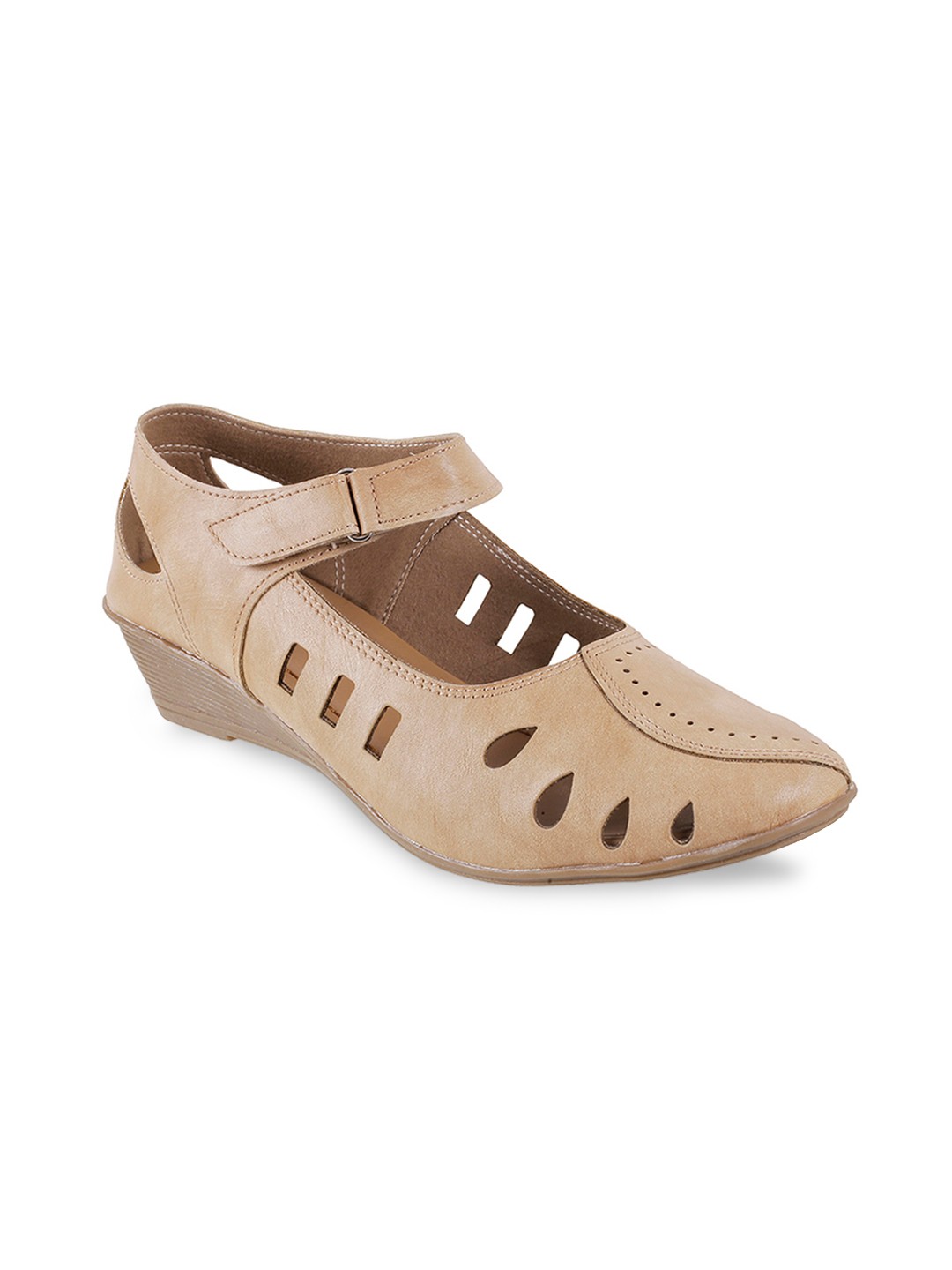 

WALKWAY by Metro Women Beige Solid Pumps