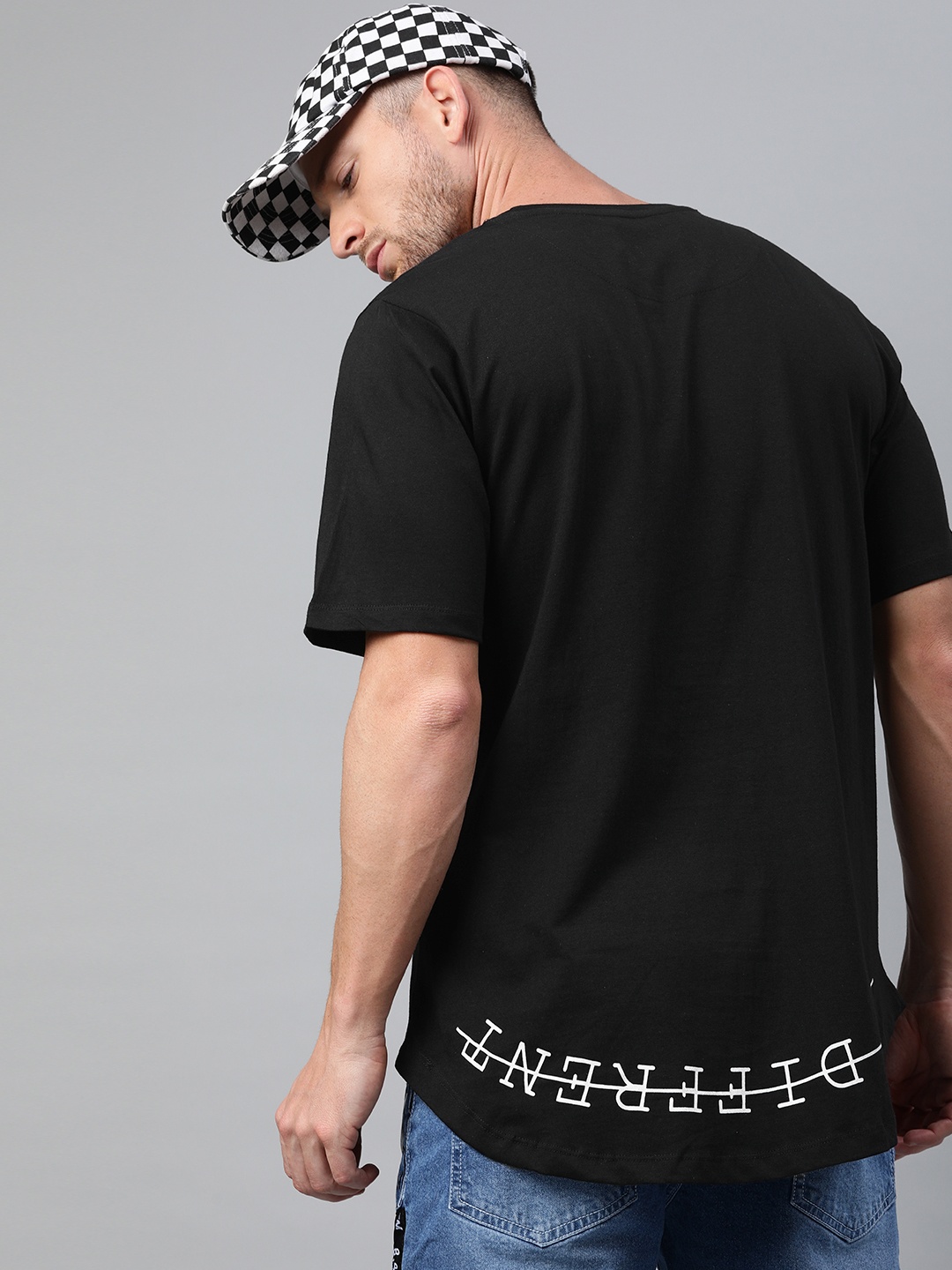 

Kook N Keech Men Black Solid Round Neck Pure Cotton T-shirt With Curved Hem