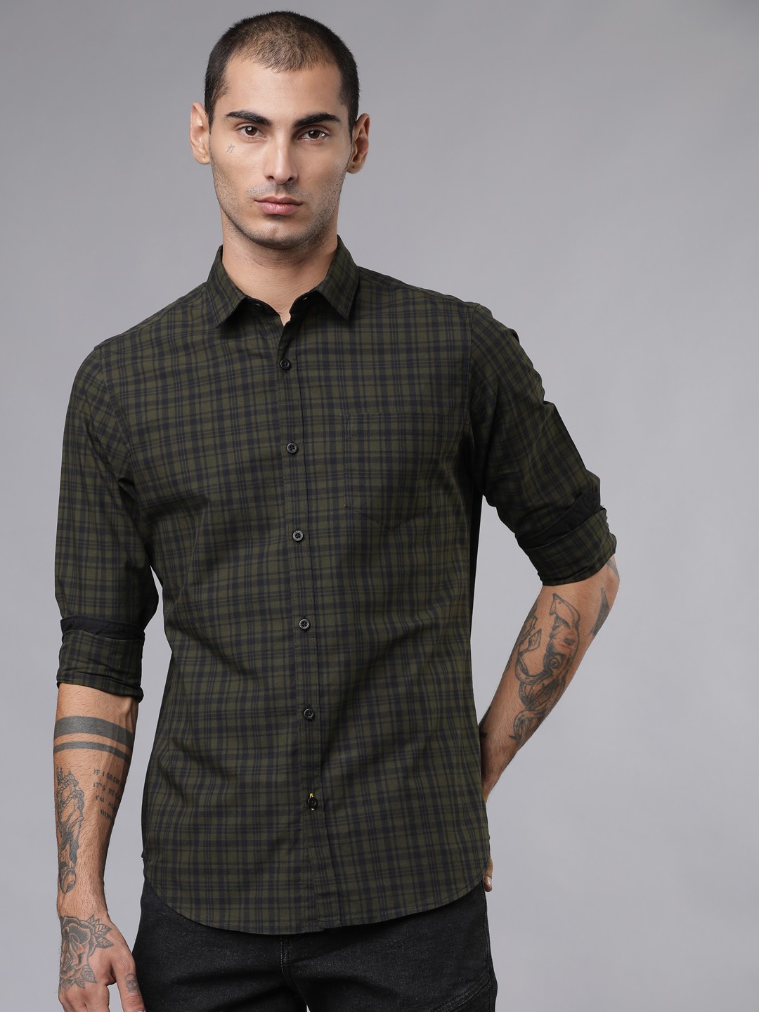 

HIGHLANDER Men Olive Green & Black Slim Fit Checked Casual Shirt