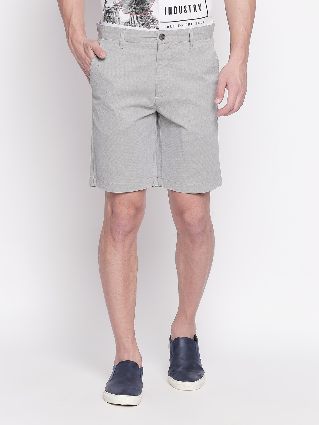 

BYFORD by Pantaloons Men Grey Solid Slim Fit Regular Shorts