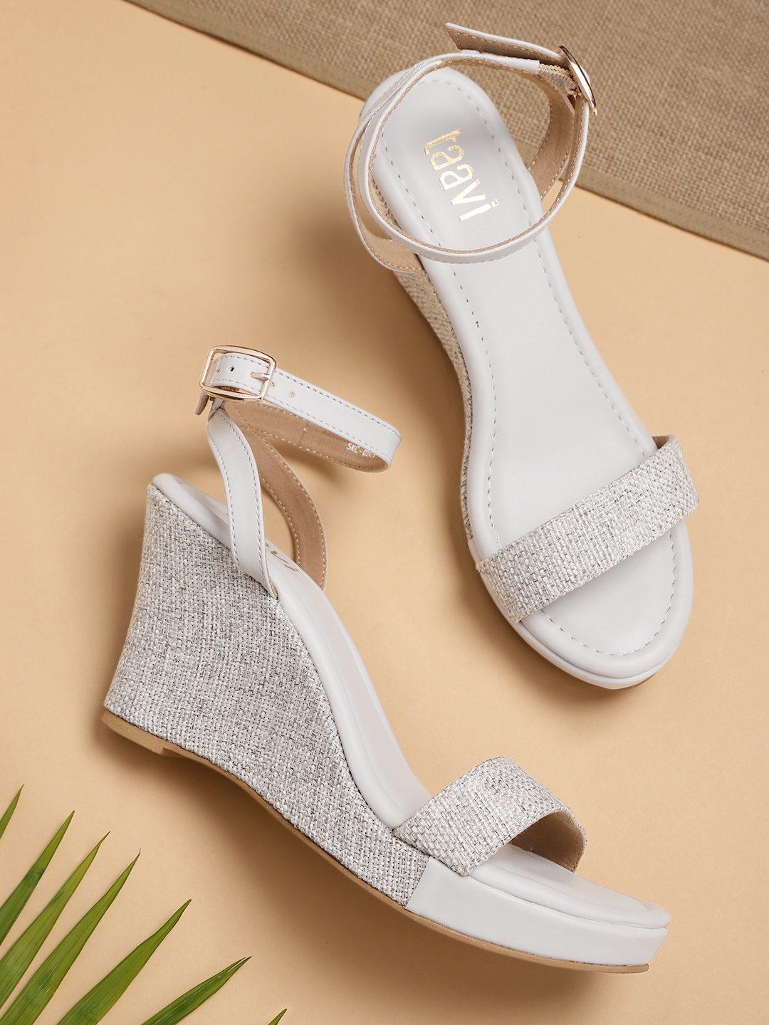 

Taavi Women Grey Woven Design Wedges