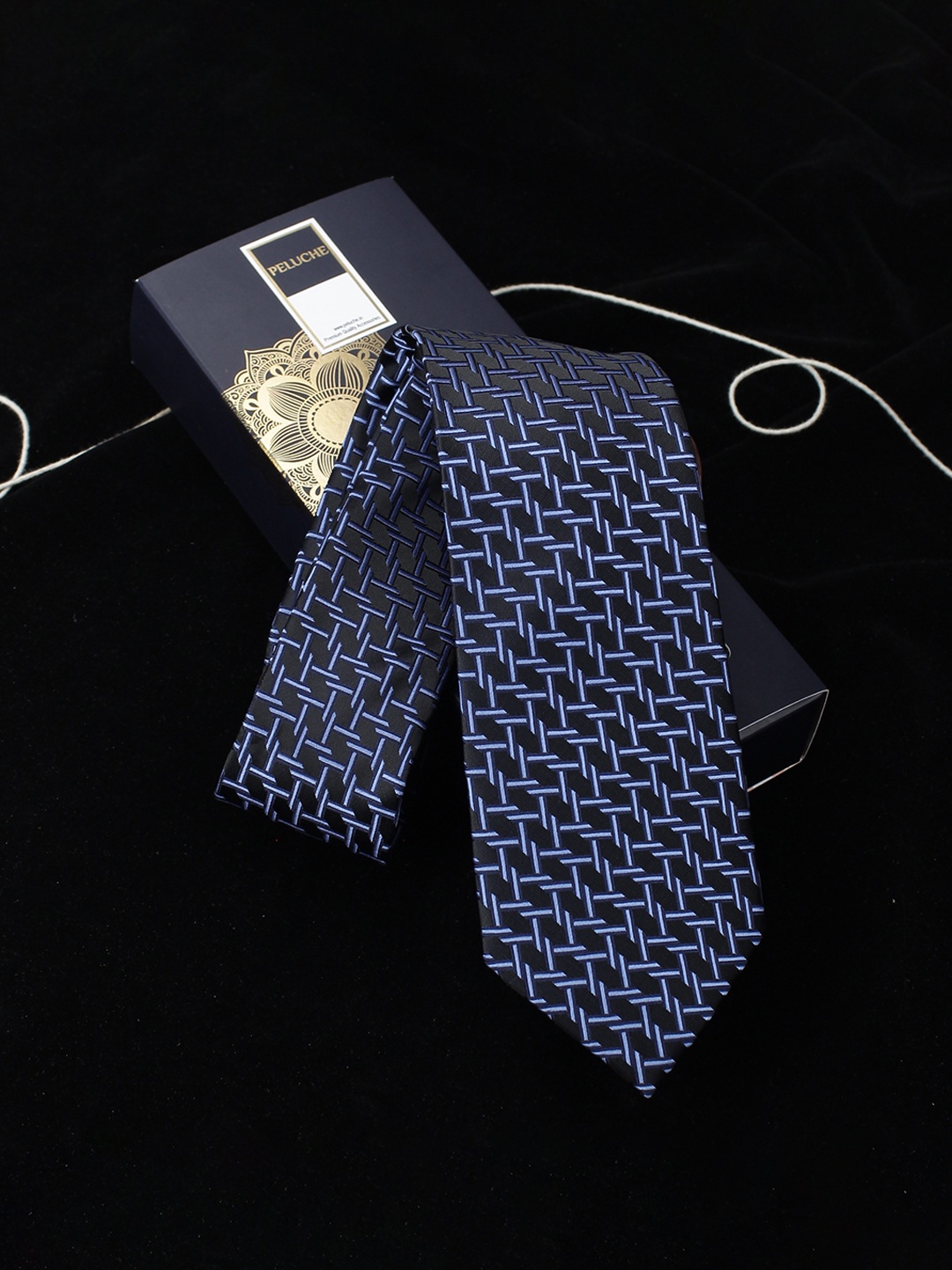 

PELUCHE Blue Woven Design Broad Tie