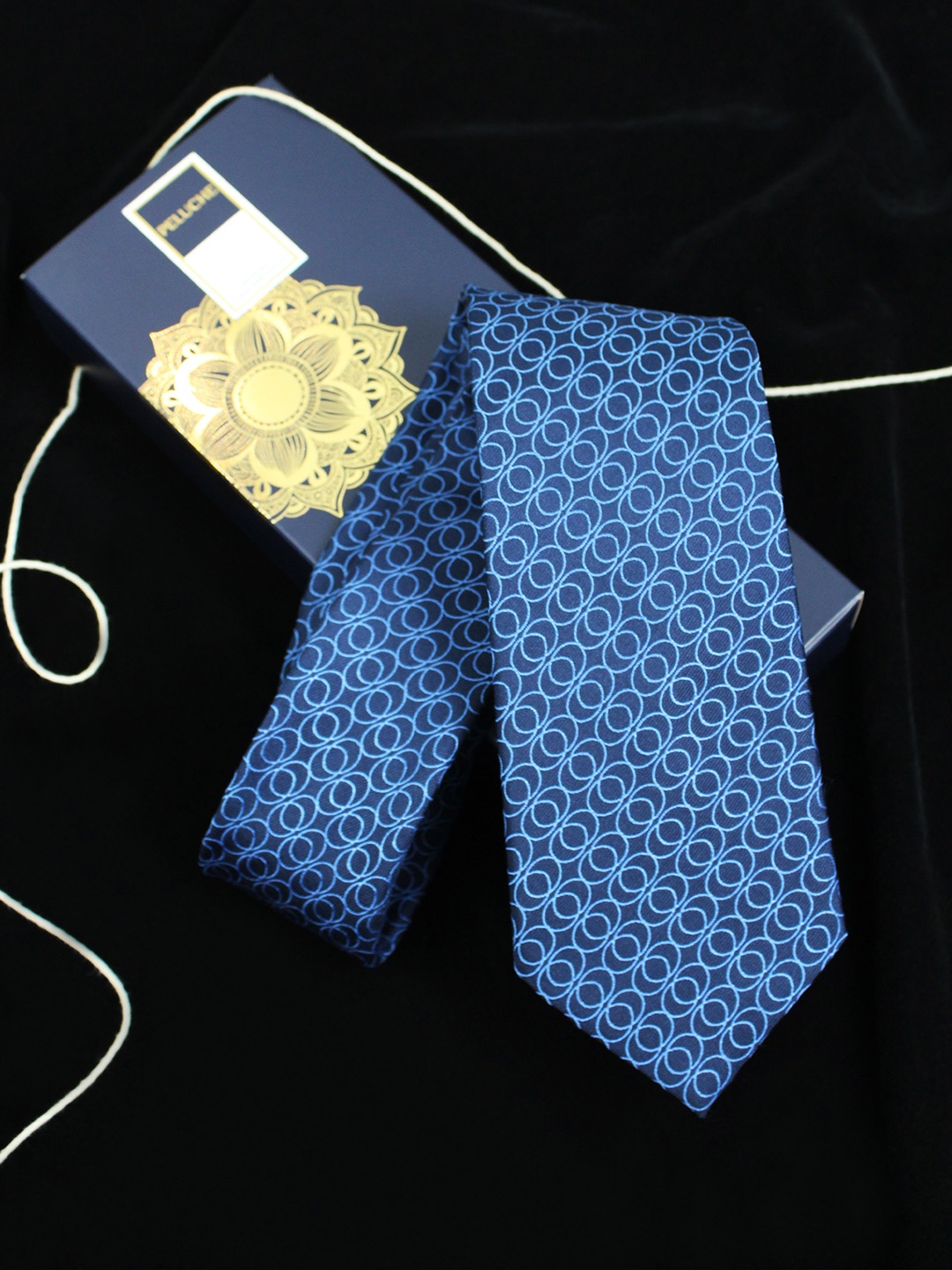 

PELUCHE Blue Woven Design Broad Tie