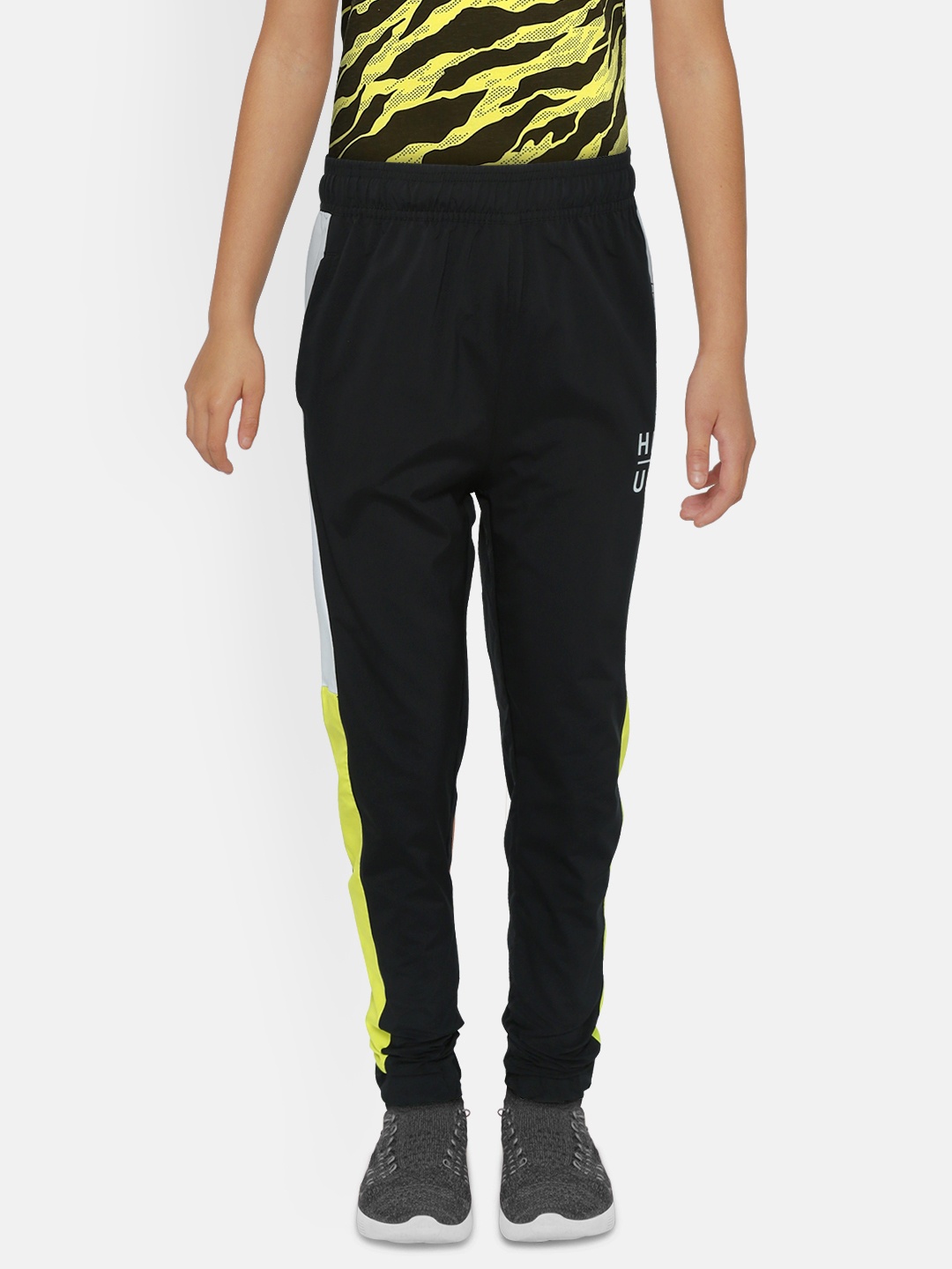 

HRX by Hrithik Roshan Boys Black Colorblocked Regular Fit Rapid-Dry Lycra Active Jogger
