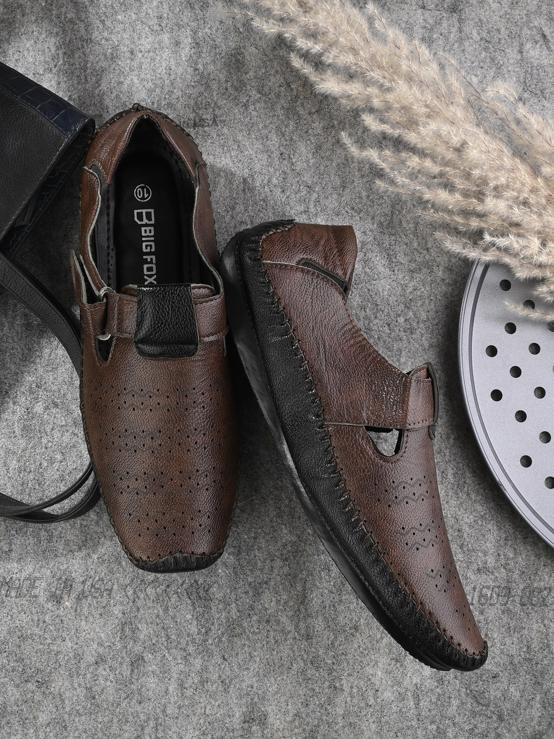 

Big Fox Men Brown Solid Sandals