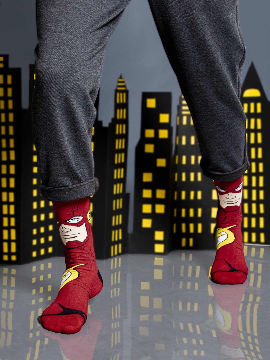 

Justice League Men Black & Red Flash Patterned Calf-Length Socks