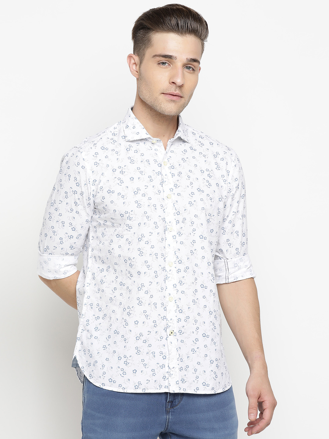 

Pepe Jeans Men White & Blue Regular Fit Floral Print Casual Shirt