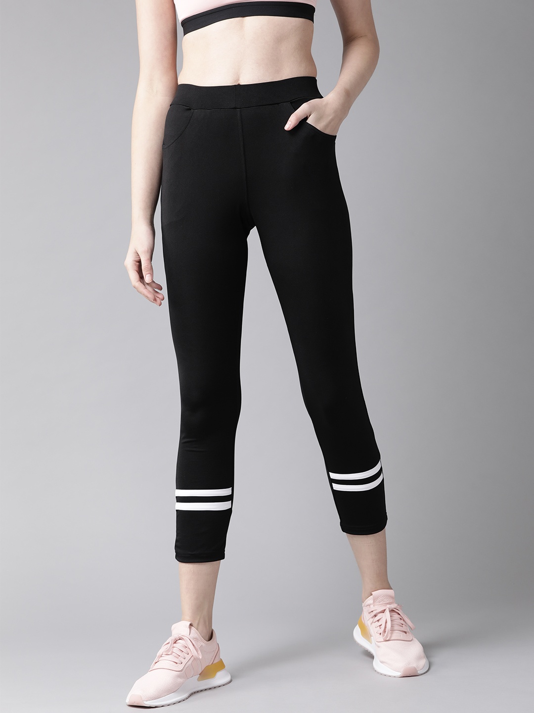 

Hubberholme Women Black Solid Slim Fit Cropped Tights