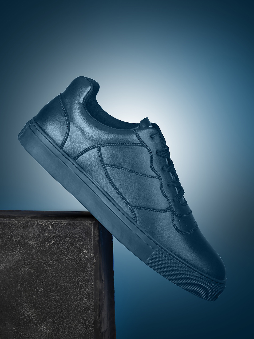 

HRX by Hrithik Roshan Men Teal Blue Solid Gamescape Sneakers