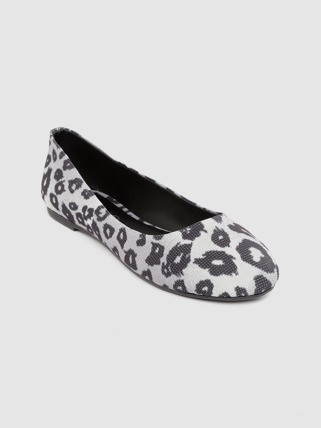 

DressBerry Women Grey & Black Leopard Printed Ballerinas