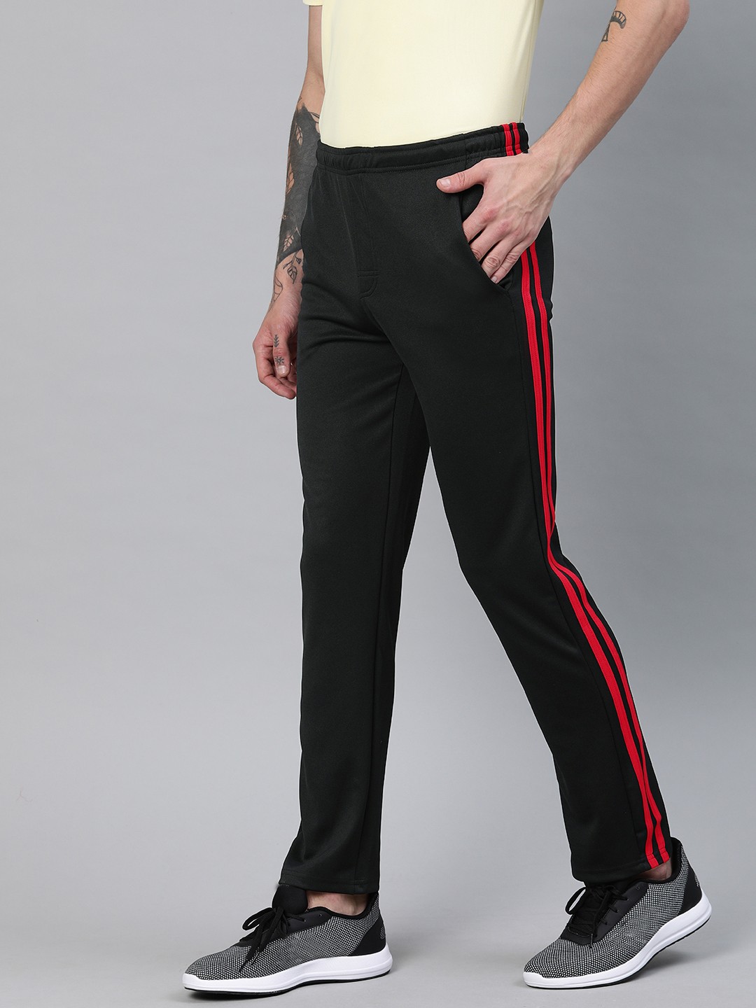 

American Crew Men Black Solid Track Pants