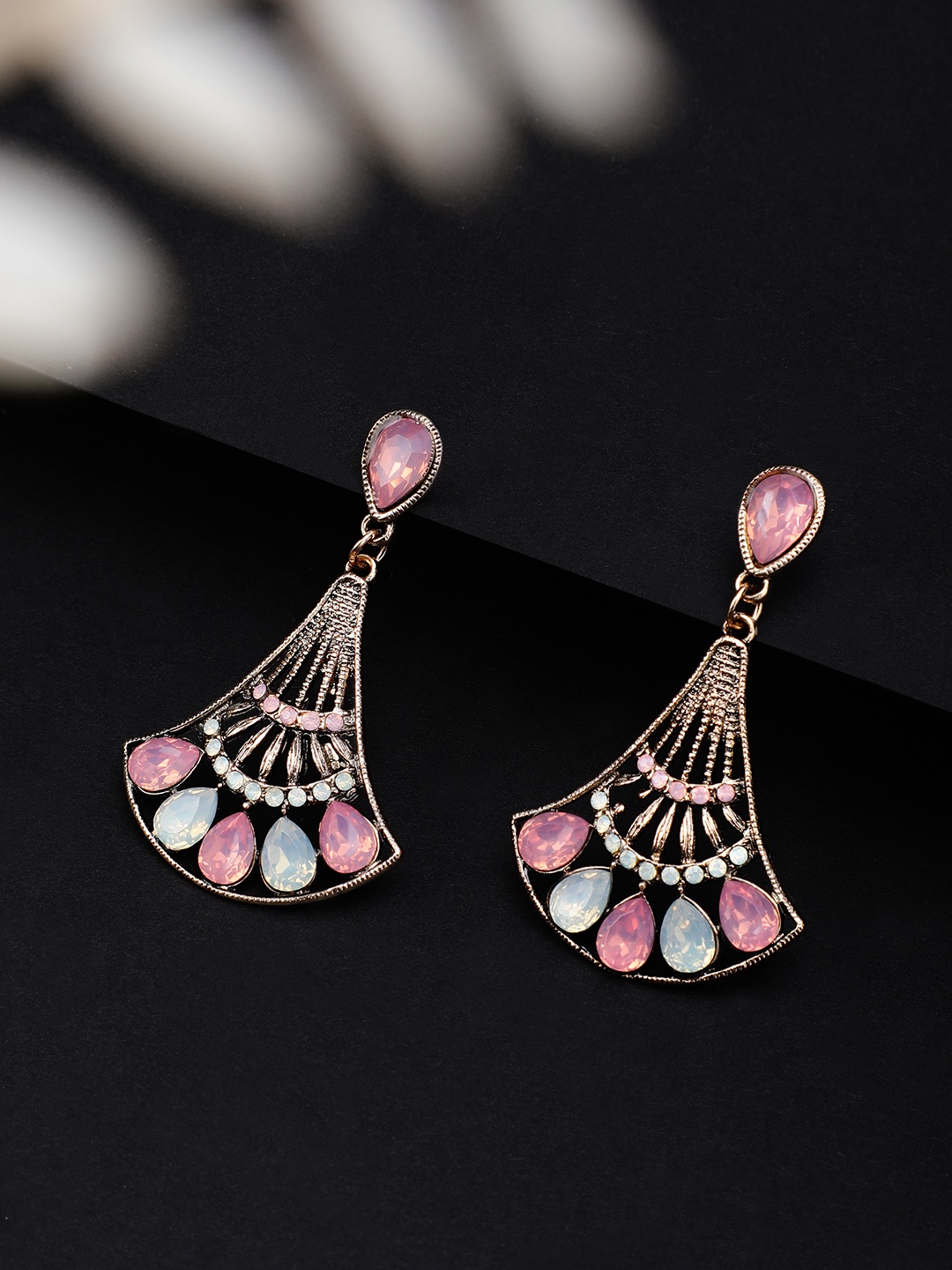 

Rubans Gold-Toned & Pink Teardrop Shaped Drop Earrings