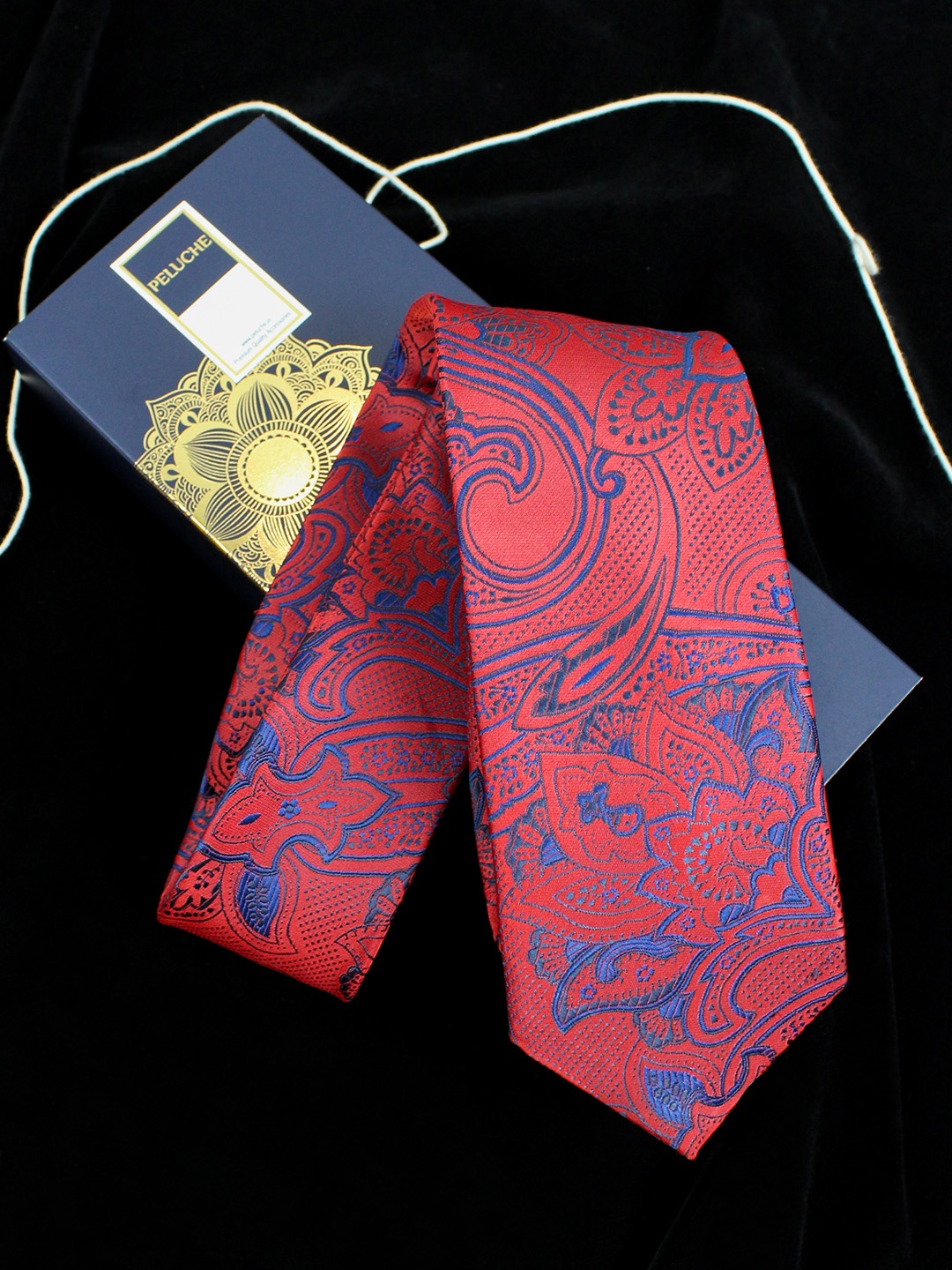 

PELUCHE Red Woven Design Broad Tie