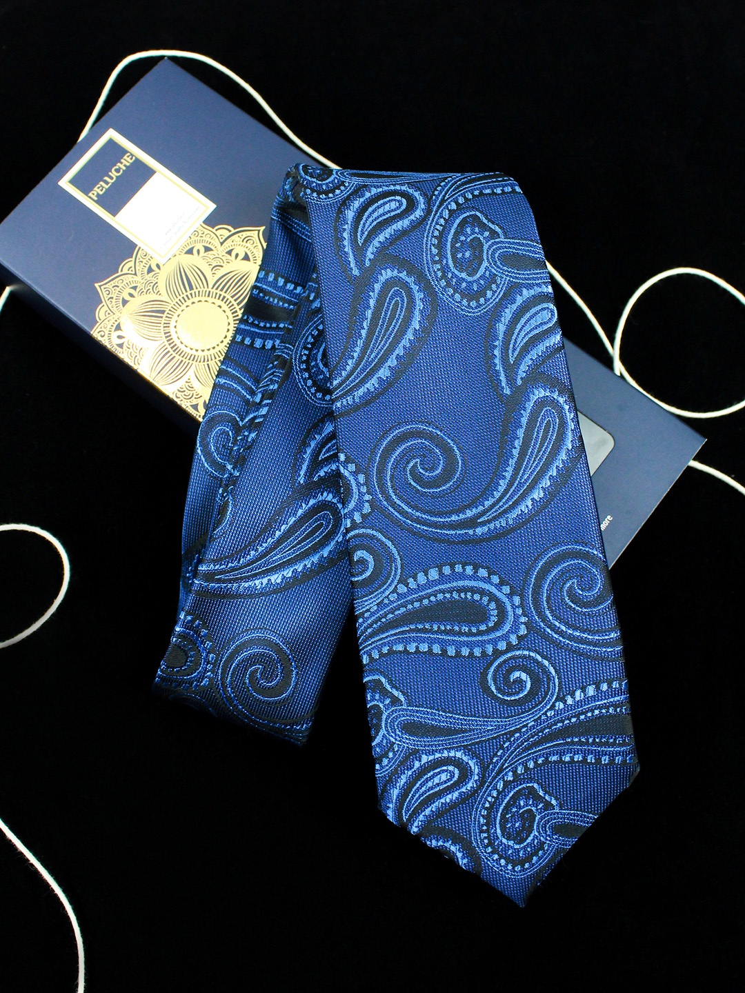 

PELUCHE Blue Woven Design Broad Tie