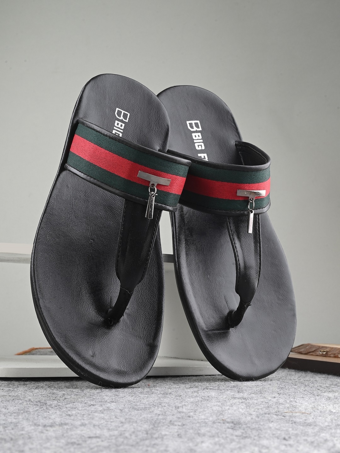 

Big Fox Men Black & Red Striped Thong Flip-Flops