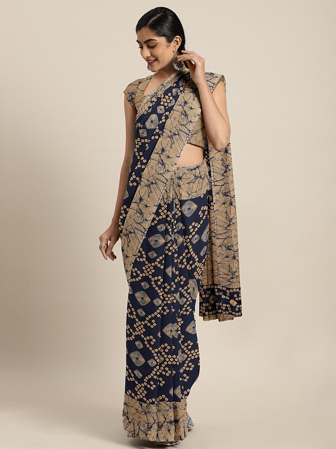 

Pavechas Navy Blue & Beige Poly Georgette Printed Saree
